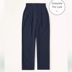 Abercrombie Curve Love Tailored Relaxed
Straight Pant